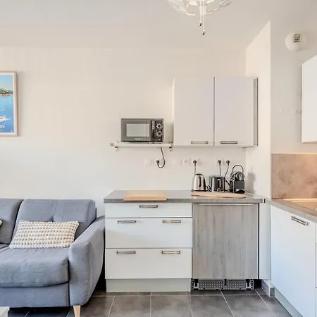 Le Neroli T2 Dernier Etage Avec Terrasse Et Garage *